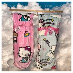 - Hello Kitty Throw Blanket Set